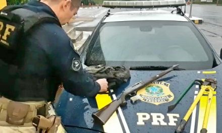Após troca de tiros, PRF apreende veículo roubado  em Caçapava do Sul