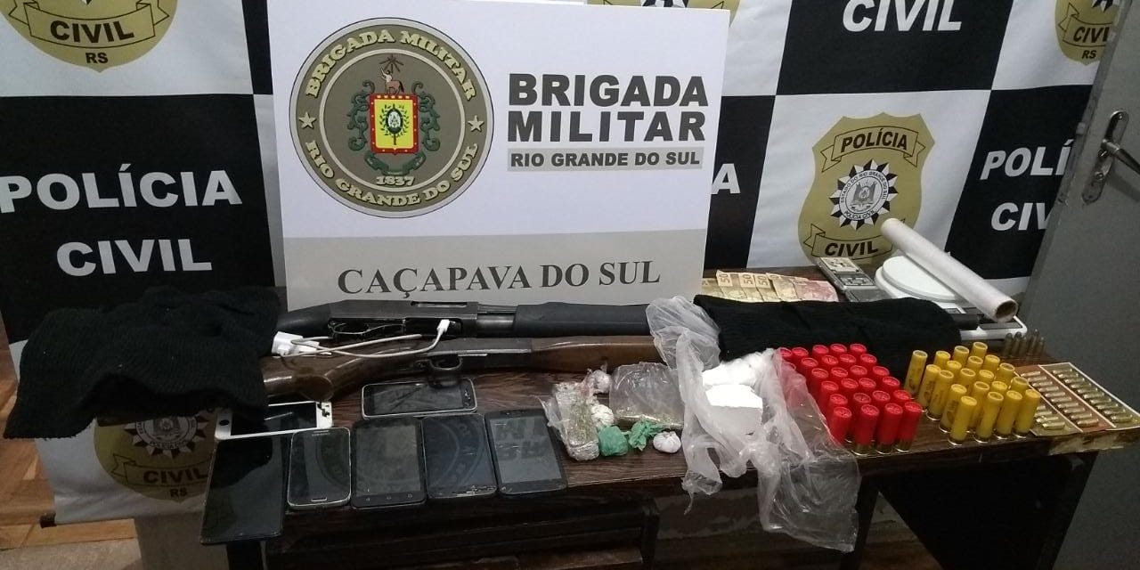 Quatro pessoas são presas por tráfico de drogas e posse irregular de arma e munição