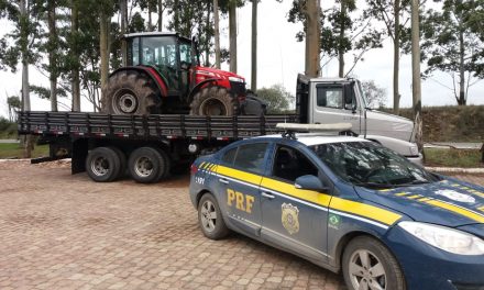 PRF recupera em São Sepé caminhão e trator furtados