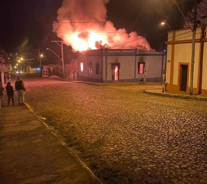Bombeiros controlam incêndio em Lavras