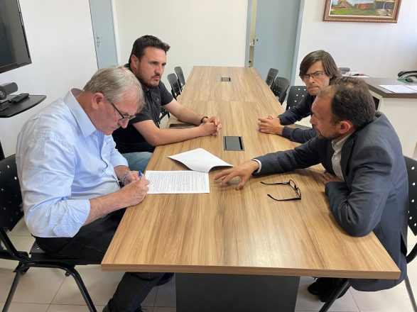 Assinado o convênio para pavimentar a Av. Pedro Anunciação_crédito Imprensa Prefeitura