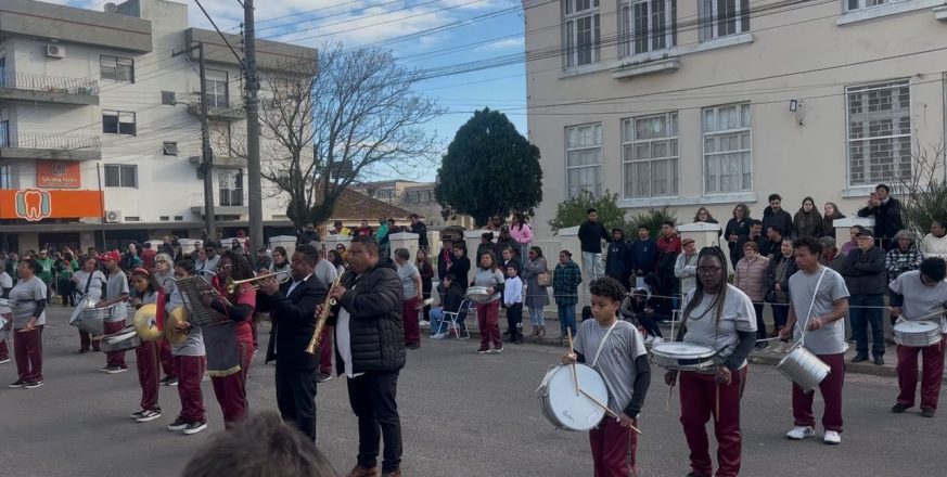 Banda Professora Gessi Brito Osório estreia na Caminhada Cívica_crédito Imprensa Prefeitura