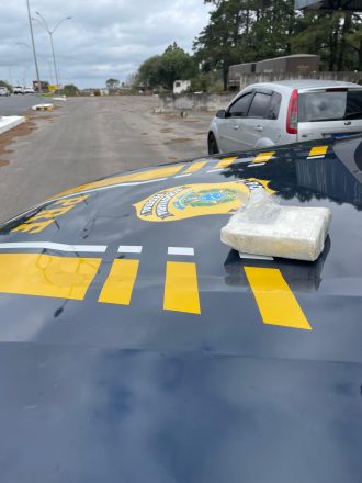 Mulher é presa após se desfazer de droga no banheiro da PRF em Caçapava_crédito PRF Divulgação