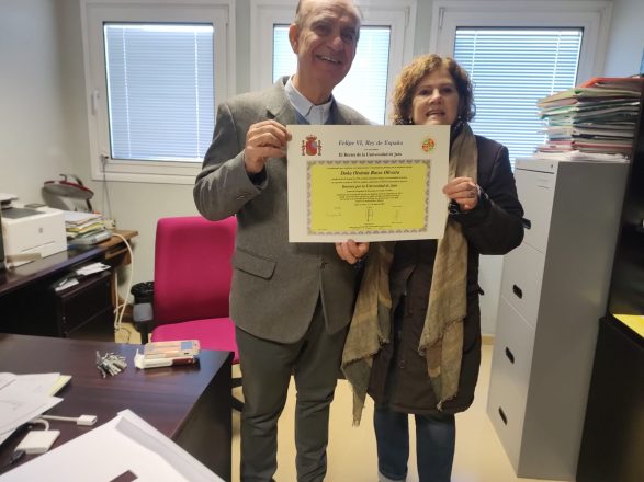 Olvânia recebendo o título de Doctora en Aceites de Oliva_crédito Arquivo Pessoal